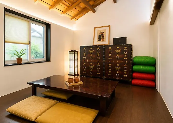 Warongs - Private Hanok Next To Changdeokgung Palace Гостевой дом
